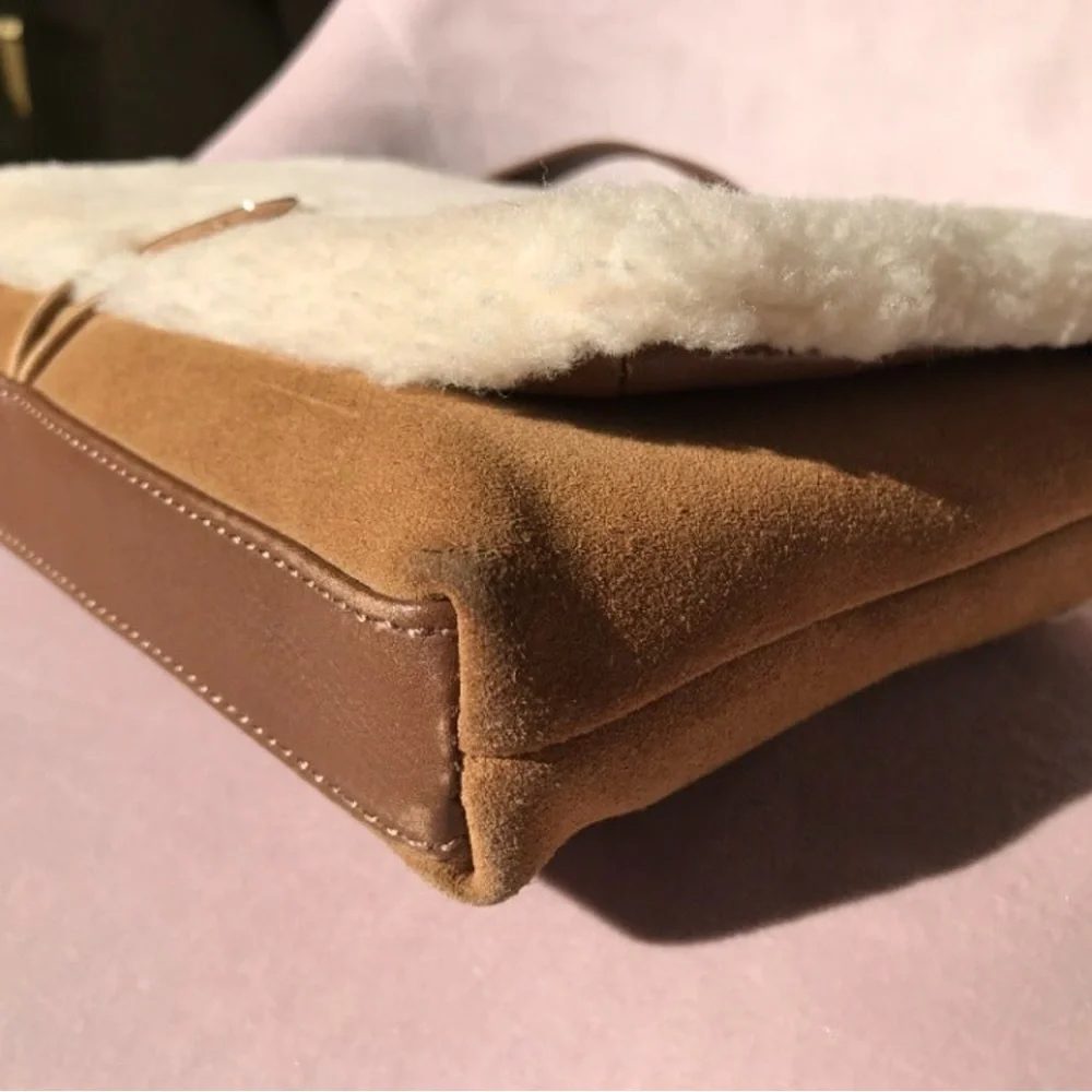 ❤️SOLD❤️UGG Shearing / Suede Crossbody Bag - Picture 8 of 9